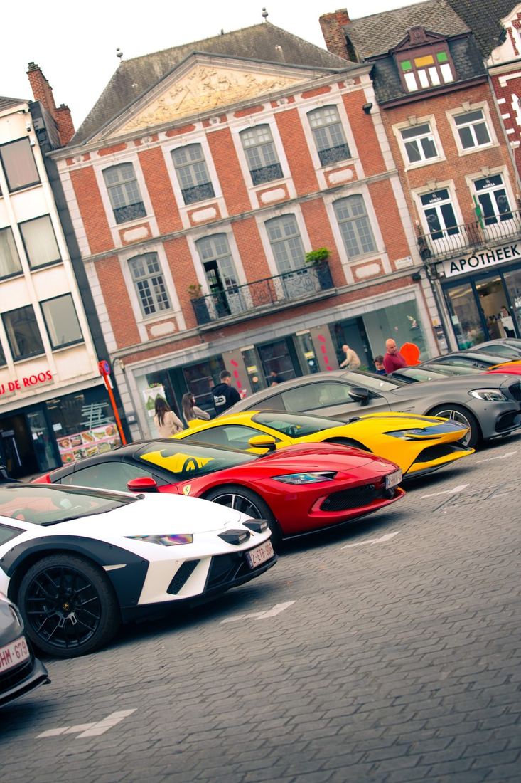 Rij Ferrari’s en een Lamborghini op de Grote Markt
