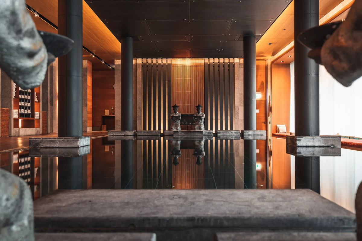 Binnenzwembad van de spa in The Chedi Andermatt